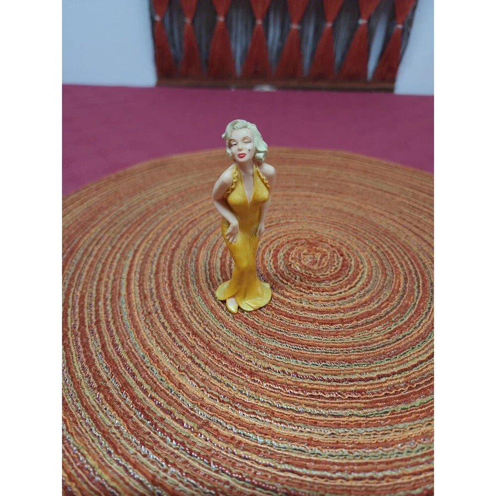 Vintage Marilyn Monroe Cake Topper/ Figurine 1990 Blonde Bombshell Golden Gown